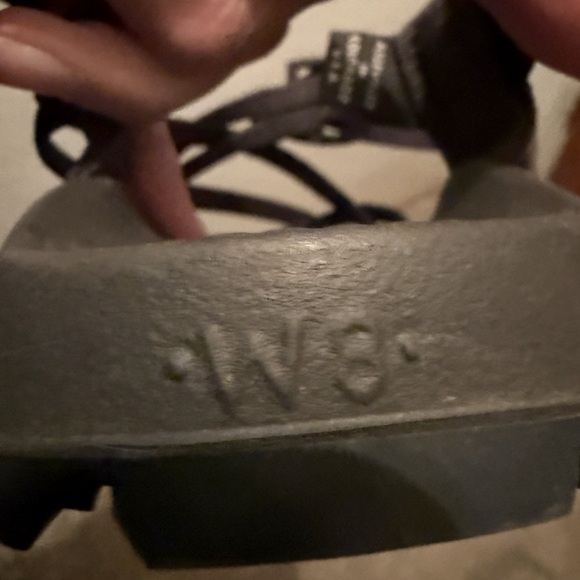 NEVER WORN Women's Vibram Chaco Waterproof Sandals - Picture 8 of 8